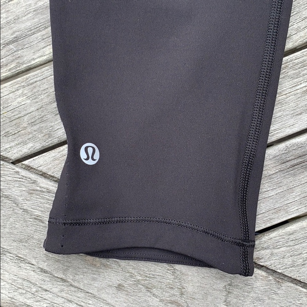 LULULEMON Running Capri w/ mesh & zipper - 4 - Picture 5 of 7